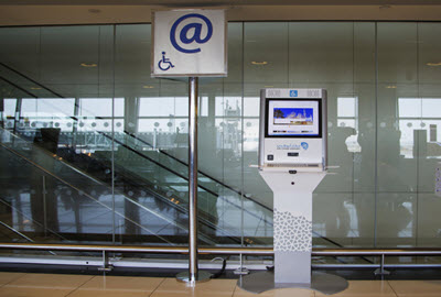 Accessible e-registration stand